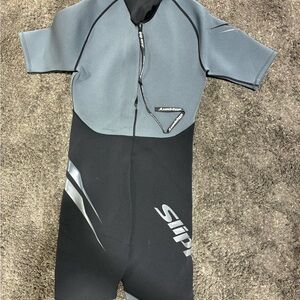 Wetsuit in Gray and Black